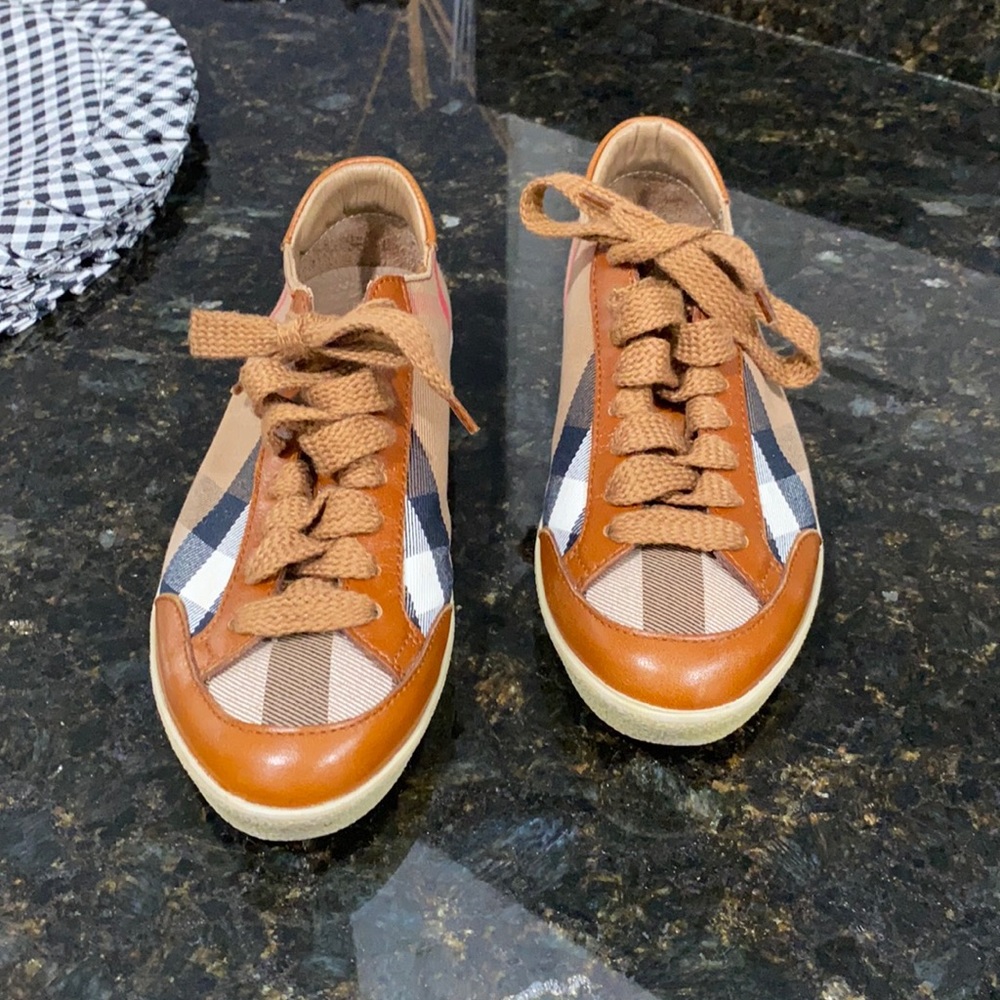 Burberry sneakers size 36